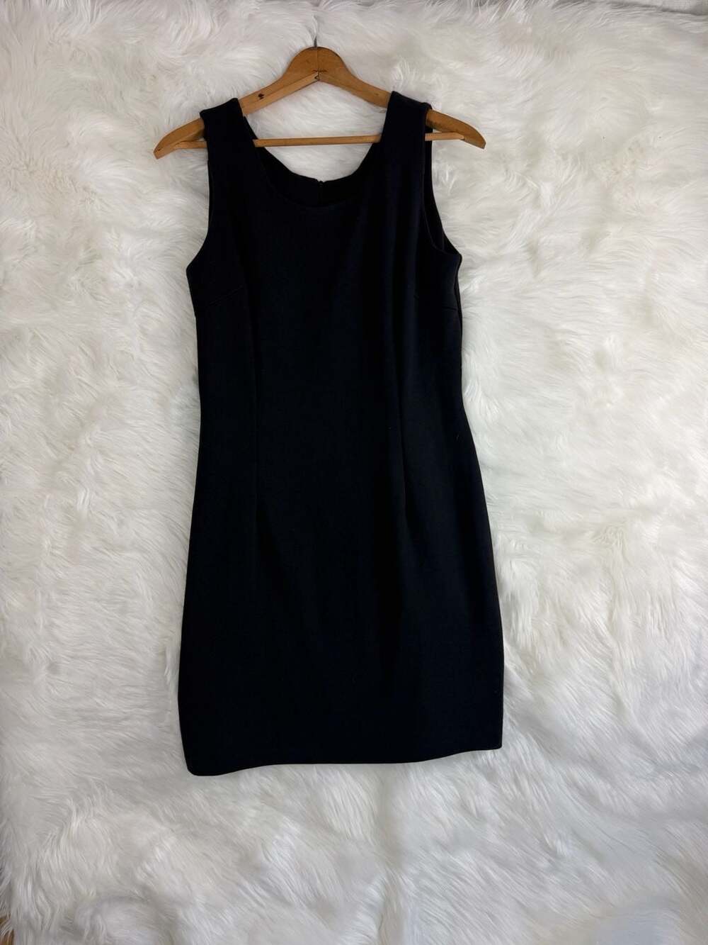 Vintage Metro Collection NY 10001 Black Sleeveless Princess Seam Sheath Dress